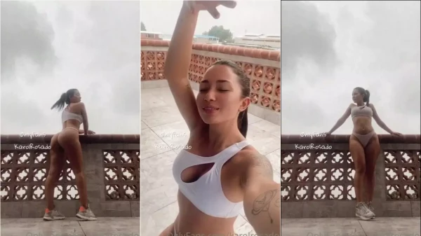 Karol Rosado de calcinha, deixando todo mundo na expectativa