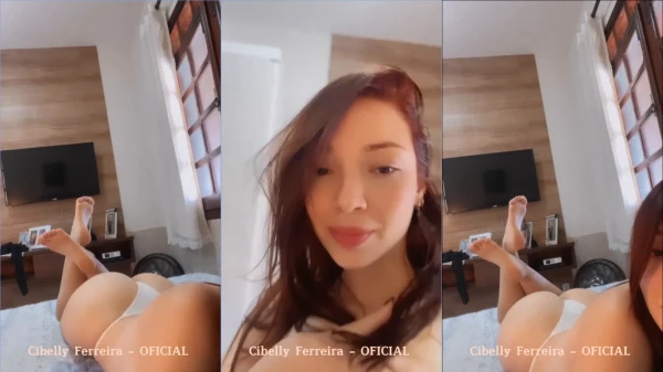 Cibelly Ferreira dá aquele sorrisão enquanto se mostra!