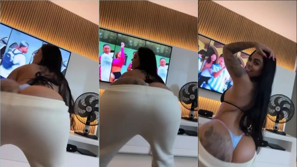 Gostosona mostrando o bundão delícia!
