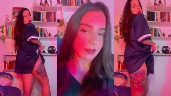 Mia Hell e seu Privacy da gata novinha se entregando à dança no quarto