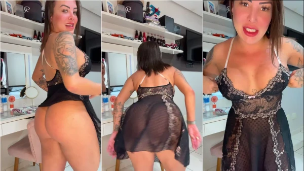 A esposa do Dessinha loungin em casa com uma roupa bem sexy