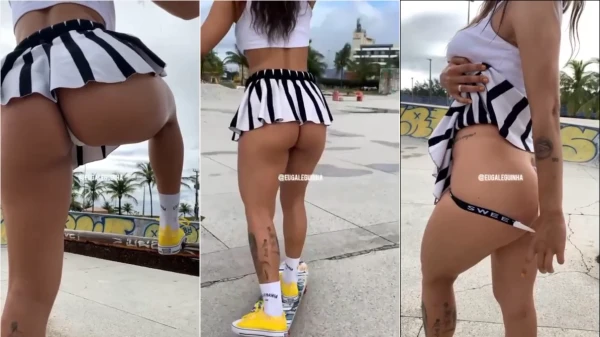 Galeguinha exibindo os peitos na pista de skate