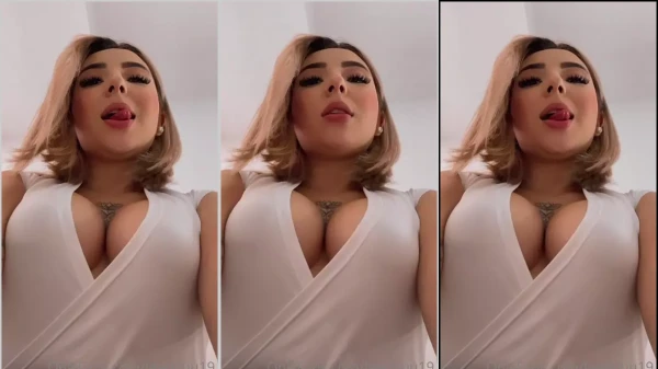 Laura White, com seu corpão de tirar o fôlego e curvas irresistíveis, se exibindo