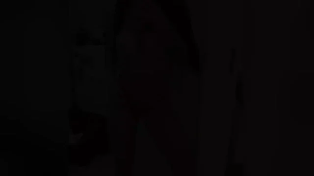 Rolou na net a Gih Ribeiro dando uma de peladona na frente do espelho!