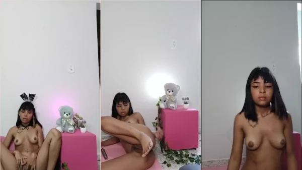 Vazou a Indiazinhabd dando uma esquentada com a xerequinha!