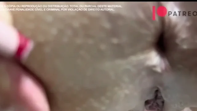 Vídeo caseiro da Loira Praiana permitindo colocar a cabecinha na parte de trás