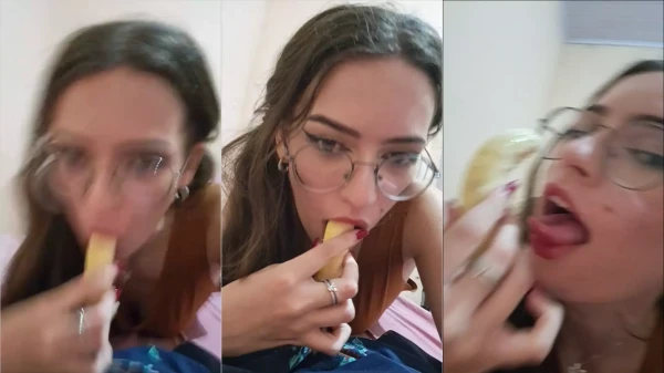 A VIP da Isa apareceu na internet se divertindo com a banana!