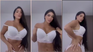 Ana Gandica xxx no OnlyFans, a gostosona de calcinha branquinha