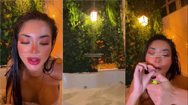Ana Otani, uma morena cheia de charme e disposição para a diversão