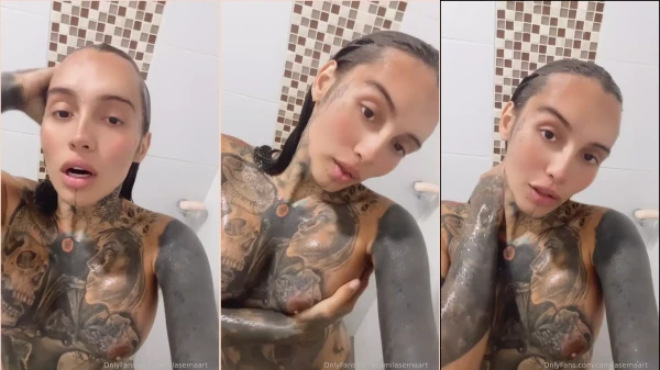Camila Serna, uma gostosa tatuada que arrasa no pornô