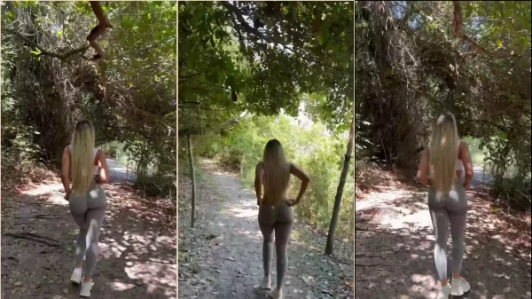 Karlyane Menezes, super sensual, desfilando de legging pela floresta