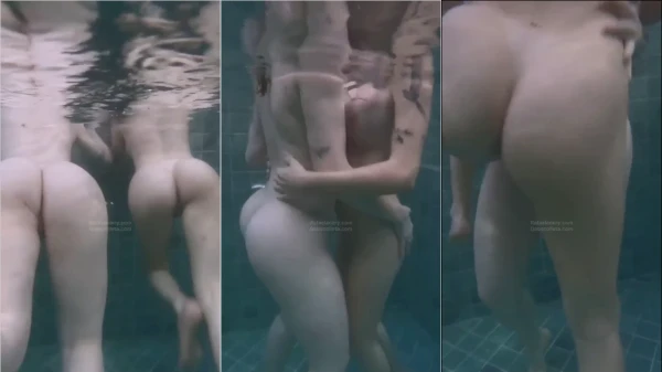 Rafaela Nery nua se divertindo com a amiga na piscina
