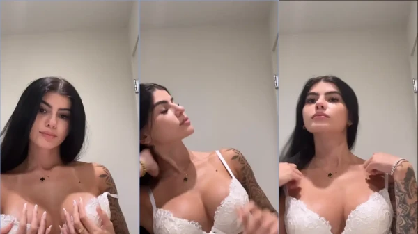Thaissa, toda tatuada e cheia de atitude, tá se exibindo de um jeito bem ousado