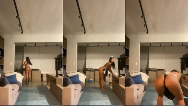Vadia Yasmaia dando um trato na casa de calcinha